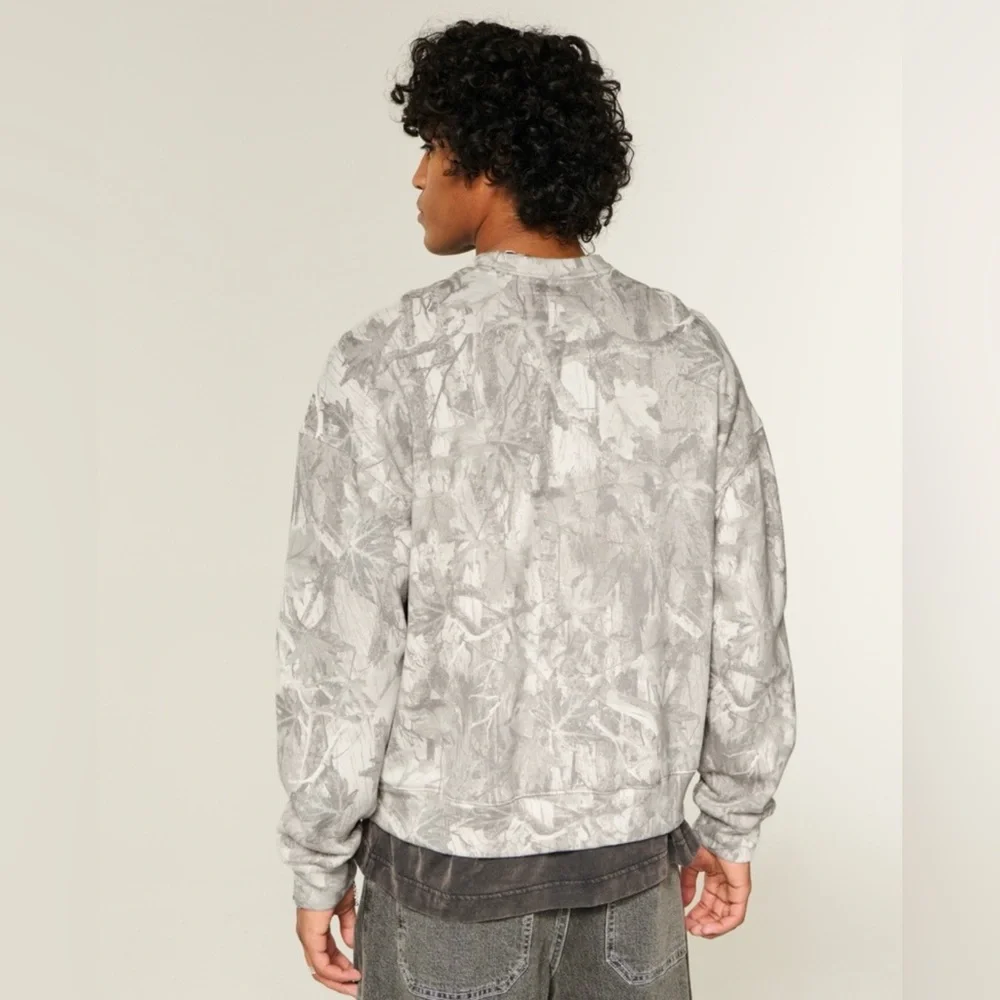 Hollister Boxy Camo Crew Sweatshirt - Picture 3 of 9